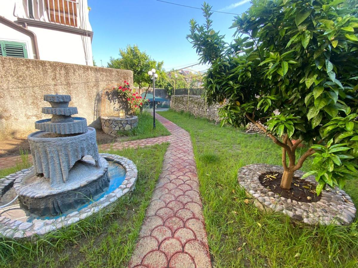Gather Inn Guest House Шкодер Экстерьер фото